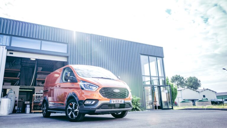 Ford Transit Custom personnalisation, pièces — intérieur d'un Ford Transit personnalisé